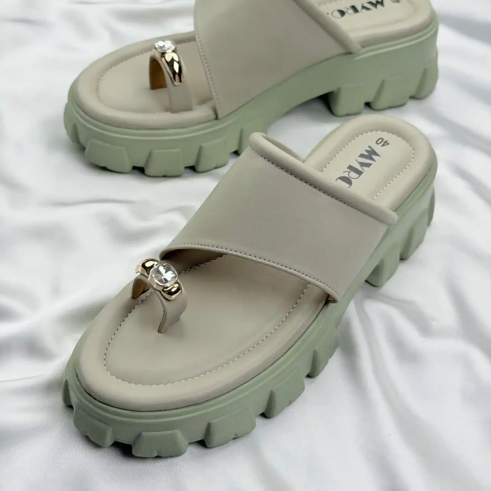 Jumbo Cream Boston Heel - MYRO